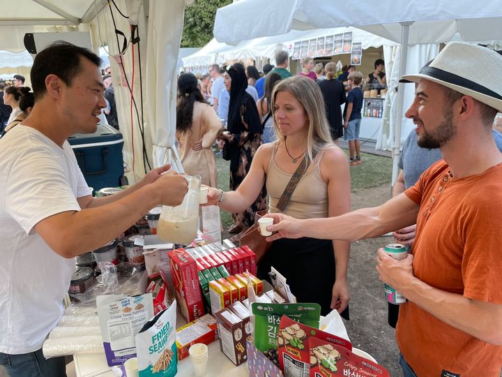 [홍성=뉴시스] 충남도 내 중소기업 30곳이 지난 23~25일까지 독일 프랑크푸르트 마인강변서 열린 ‘2024 박물관 강변 축제(Museumsuferfest 2024)’에서 홍보부스를 운영하고 있다.&nbsp; *재판매 및 DB 금지