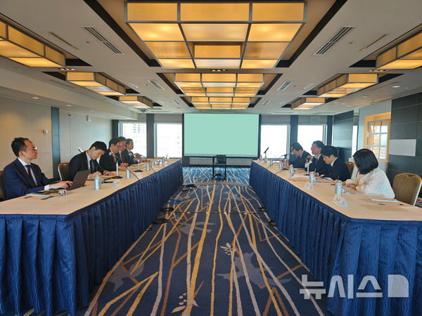 [베이징=뉴시스] 중국 외교부는 27일 류진쑹 외교부 아주사 사장(아시아국장)이 나마즈 히로유키 일본 외무성 아시아대양주국장과 전날 일본 도쿄에서 실무급 협의를 새로 시작했다고 밝혔다.(사진=중국 외교부 홈페이지 갈무리) 2024.8.27 photo@newsis.com