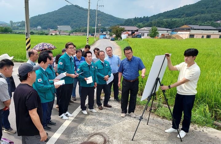 [울산=뉴시스] 울산 울주군의회(의장 최길영)는 27일 제234회 임시회 기간을 활용해 각 상임위원회별 소관 주요 사업 추진 현장에 대한 점검 활동을 했다고 밝혔다. (사진= 울주군의회 제공) 2024.08.27.photo@newsis.com *재판매 및 DB 금지