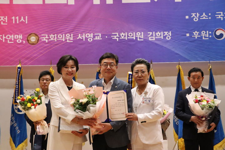 [울산=뉴시스] 국민의힘 여성가족위원회 간사인 서범수 국회의원(울산 울주군)은 ㈔한국여성유권자연맹이 선정한 우수 국회의원에 선정됐다고 27일 밝혔다. (사진= 서범수 의원 제공) 2024.08.27.photo@newsis.com *재판매 및 DB 금지