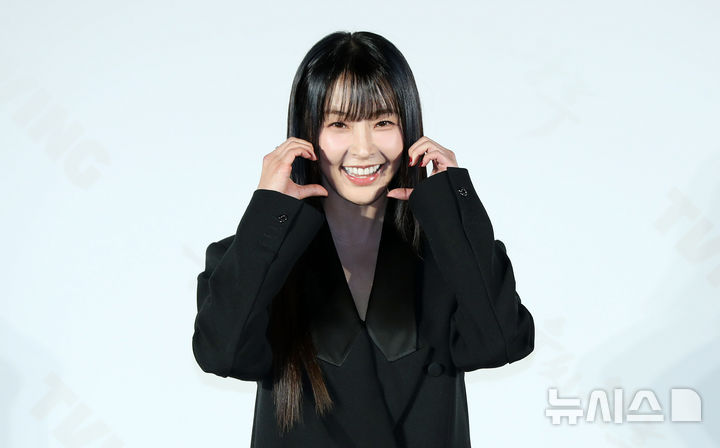 [서울=뉴시스] 김혜진 기자 = 배우 정유미가 27일 서울 용산구 CGV 아이파크몰에서 열린 티빙 오리지널 시리즈 '우씨왕후' 제작발표회에서 포즈를 취하고 있다. '우씨왕후'는 갑작스러운 왕의 죽음으로 왕위를 노리는 왕자들과 권력을 잡으려는 다섯 부족의 표적이 된 우씨왕후가 24시간 안에 새로운 왕을 세우기 위해 고군분투하는 추격 액션 사극이다. 2024.08.27. jini@newsis.com