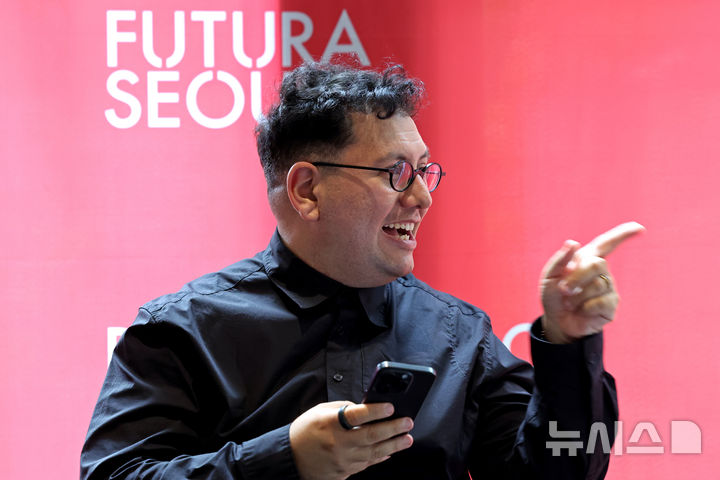 [서울=뉴시스] 박진희 기자 = 2024년 푸투라 서울 개관전에 내한한 미디어 아티스트 레픽 아나돌(Refik Anadol) 2024.08.27. pak7130@newsis.com