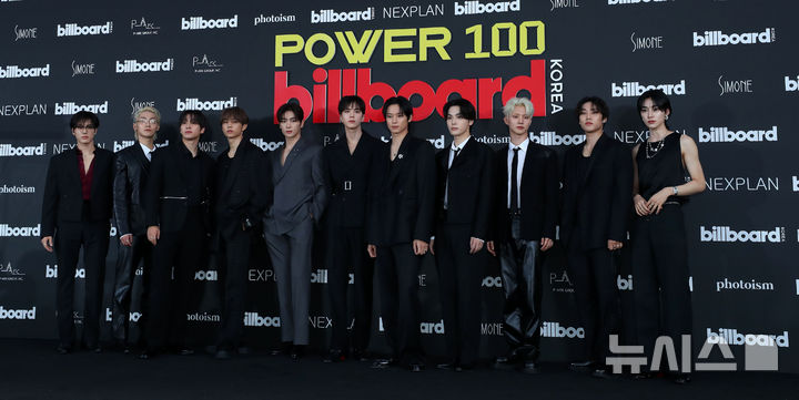 [서울=뉴시스] 김혜진 기자 = 그룹 더보이즈가 27일 오후 서울 중구 신라호텔에서 열린 'Billboard K POWER 100' 이벤트 포토월 행사에서 포즈를 취하고 있다. 2024.08.27. jini@newsis.com