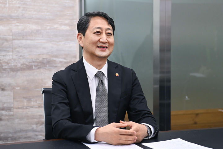 [서울=뉴시스] 이영환 기자 = 안덕근 산업통상자원부 장관(사진=산업통상자원부 제공) 2024.08.27. photo@newsis.com *재판매 및 DB 금지