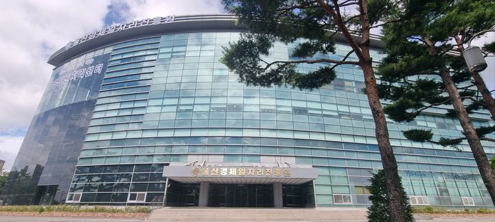 "1인당 50만원" 석유화학업 근로자 안심페이...참여 모집 - 뉴스 썸네일 이미지