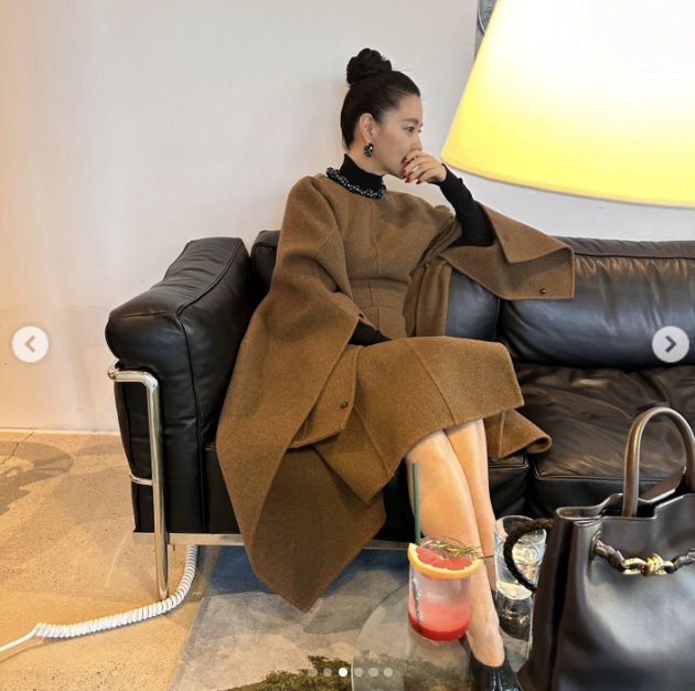 [서울=뉴시스] 28일 이영애는 자신의 사회관계망서비스(SNS)에 보네가베네타 브랜드 행사에 함께한 현장 사진을 공개했다. (사진=SNS 캡처) *재판매 및 DB 금지