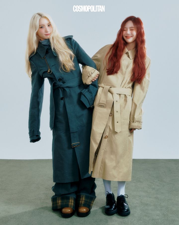 [서울=뉴시스] 오마이걸 유빈, 효정. (사진=코스모폴리탄 제공) 2024.08.28. photo@newsis.com *재판매 및 DB 금지