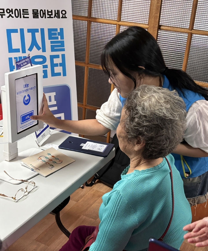 [곡성=뉴시스] 전남 곡성군 '찾아가는 디지털 에듀버스' 운영. (사진=곡성군청 제공). photo@newsis.com *재판매 및 DB 금지