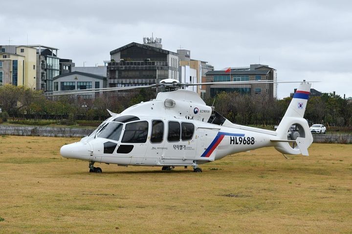 [제주=뉴시스] 제주에서 운영 중인 응급의료전용헬기.(닥터헬기). (사진=제주도 제공) 2024.08.29. photo@newsis.com *재판매 및 DB 금지