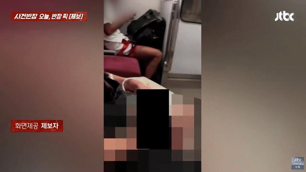 [서울=뉴시스] 일본 지하철 안에서 옆자리에 앉은 한인 여성을 향해 음란 행위를 하는 남성의 모습이 포착돼 공분을 사고 있다. (사진=JTBC '사건반장') *재판매 및 DB 금지