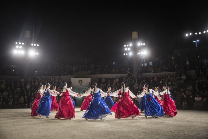 [서울=뉴시스] 강강술래. (사진=국립국악원 제공) photo@newsis.com *재판매 및 DB 금지 *재판매 및 DB 금지