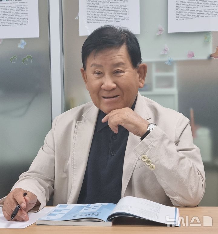 [수원=뉴시스]이준구 기자=강의를 듣고 있는 김용서 전 수원시장. 2024. 08. 30.photo@newsis.com *재판매 및 DB 금지