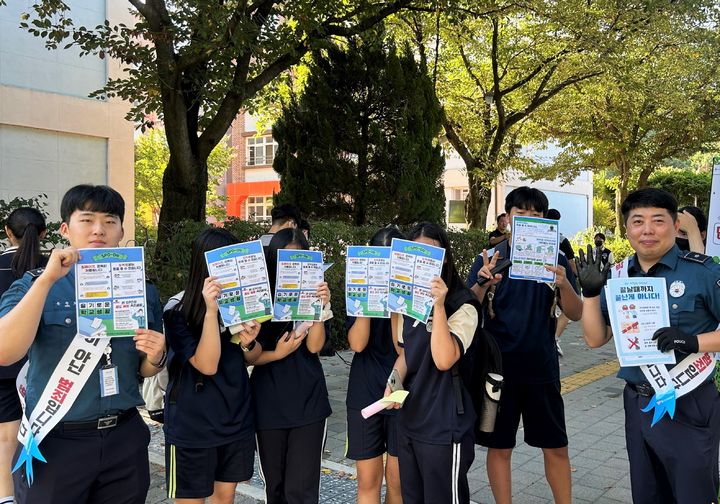 [대구=뉴시스] 대구 강북경찰서는 청소년 딥페이크 범죄를 차단하기 위한 특별 예방 활동을 펼치는 중이다. (사진=대구 강북경찰서 제공) 2024.08.30. photo@newsis.com *재판매 및 DB 금지