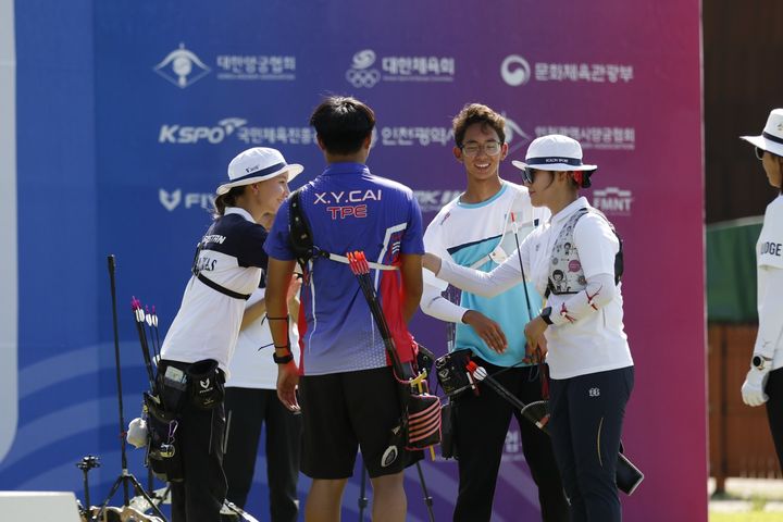 [서울=뉴시스] '2024 WAA 합동 훈련 및 아시아 아처리 챌린지 대회'에 참가한 선수들. (사진=대한양궁협회 제공) *재판매 및 DB 금지