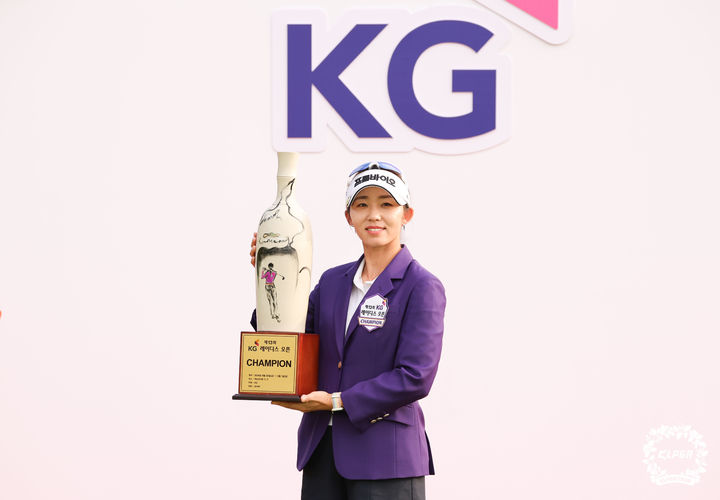 배소현이 한국여자프로골프(KLPGA) 투어 제13회 KG 레이디스 오픈(총상금 8억원)에서 3차 연장까지 가는 혈투 끝에 우승을 차지했다. 2024.09.01. (사진=KLPGA 제공) *재판매 및 DB 금지