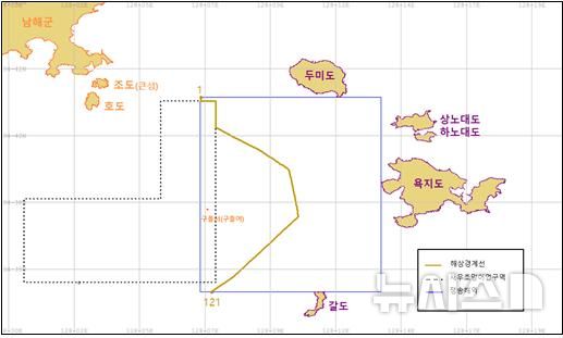 [서울=뉴시스]경상남도 남해군과 통영시가 분쟁을 겪어온 욕지도 인근 풍력단지 사업지의 해역은 남해군의 관할이라는 헌법재판소 판단이 나왔다. 사진은 헌재가 정한 해상경계선. 2024.09.02. (사진 = 헌법재판소 제공) photo@newsis.com