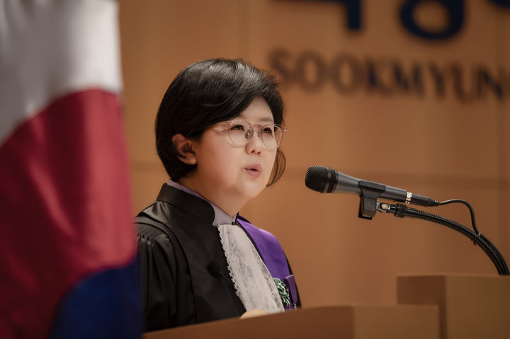 [서울=뉴시스] 숙명여대 문시연 제21대 총장이 2일 서울 용산구 숙명여대 백주년기념관에서 열린 취임식에서 취임사를 하고 있다. (사진=숙명여대 제공) 2024.09.02. photo@newsis.com *재판매 및 DB 금지