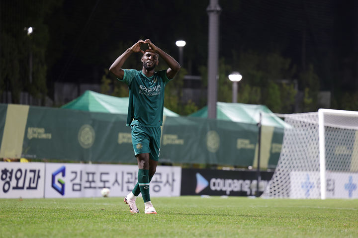 [서울=뉴시스] 프로축구 '하나은행 K리그2 2024' 29라운드 최우수선수(MVP)로 선정된 김포FC 루이스. (사진=한국프로축구연맹 제공) 2024.09.03. *재판매 및 DB 금지