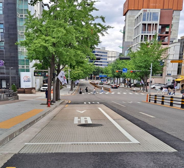 [서울=뉴시스]강남구 도로 콘크리스 공사 후. 2024.09.03. (사진=강남구 제공) *재판매 및 DB 금지