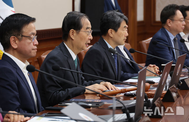 [서울=뉴시스] 김명원 기자 = 한덕수 국무총리가 3일 오전 서울 종로구 정부서울청사에서 열린 국무회의에 참석해 현안 관련 발언을 하고 있다. 2024.09.03. kmx1105@newsis.com