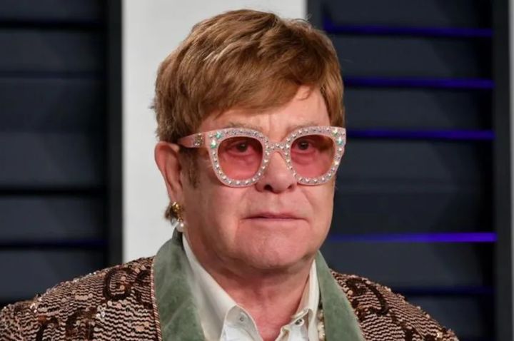 엘튼 존 "역겹다"…아들 출생 기사 두고 英 대중지와 법정 공방