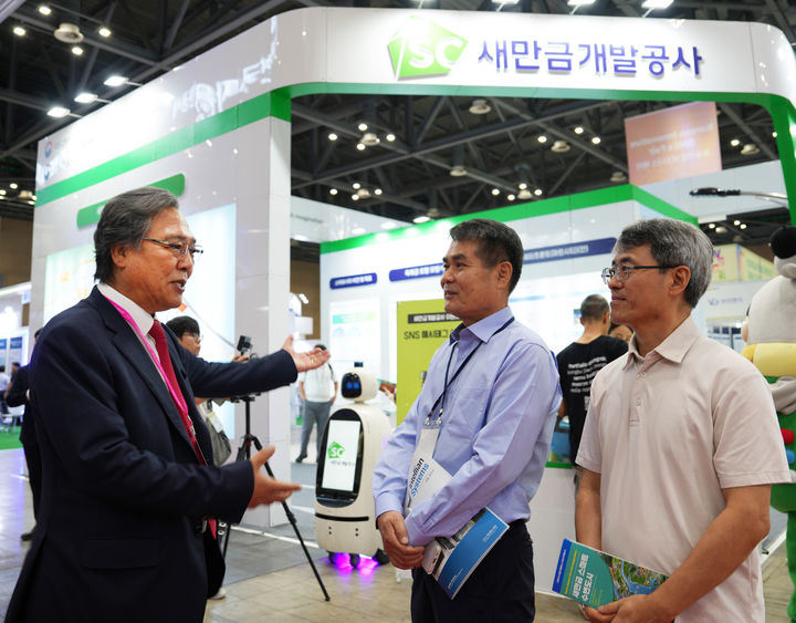 나경균 새만금개발공사 사장이 새만금 스마트 수변도시의 매력을 설명하고 있다. (사진=공사 제공) *재판매 및 DB 금지