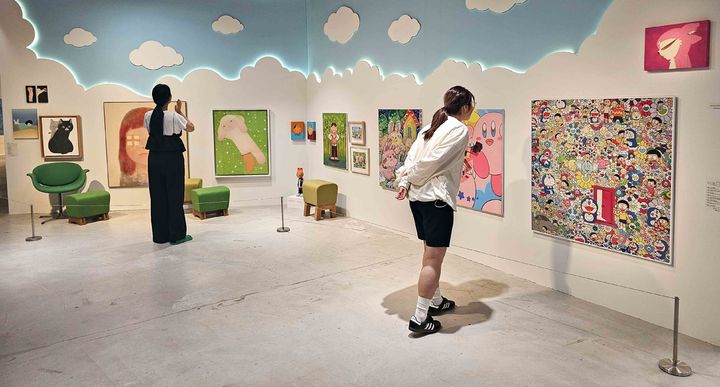 [부산=뉴시스] 부산 신세계 센텀시티는 오는 10월20일까지 백화점 6층 갤러리에서 'COLLECTIBLES: 공간에 취향을 담다' 전시를 개최한다고 4일 밝혔다. (사진=신세계 센텀시티 제공)&nbsp; *재판매 및 DB 금지