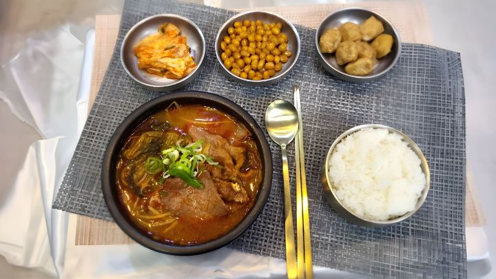 [창원=뉴시스]소고기 장터국밥.2024.09.04.(사진=도공 부경본부 제공) photo@newsis.com *재판매 및 DB 금지