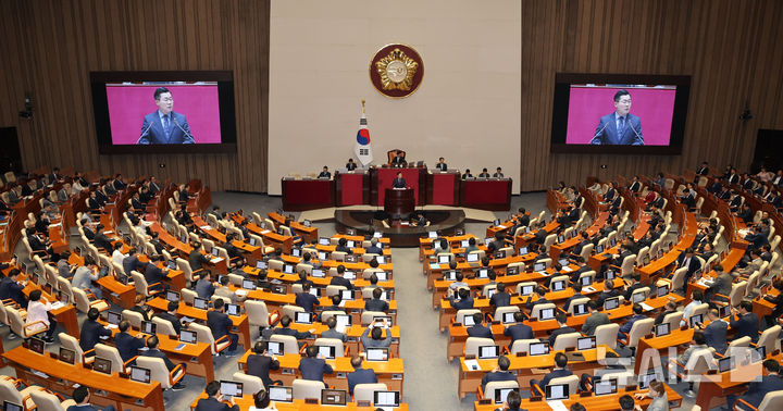 [서울=뉴시스] 권창회 기자 = 박찬대 더불어민주당 원내대표가 4일 오전 서울 여의도 국회에서 열린 제418회국회(정기회) 제2차 본회의에서 국정에 관한 교섭단체대표연설을 하고 있다.  2024.09.03. kch0523@newsis.com