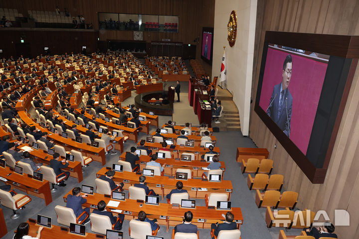 [서울=뉴시스] 고승민 기자 = 박찬대 더불어민주당 원내대표가 4일 서울 여의도 국회에서 열린 제418회 국회(정기회) 제2차 본회의에서 국정에 관한 교섭단체 대표연설을 하고 있다. 2024.09.04. kkssmm99@newsis.com