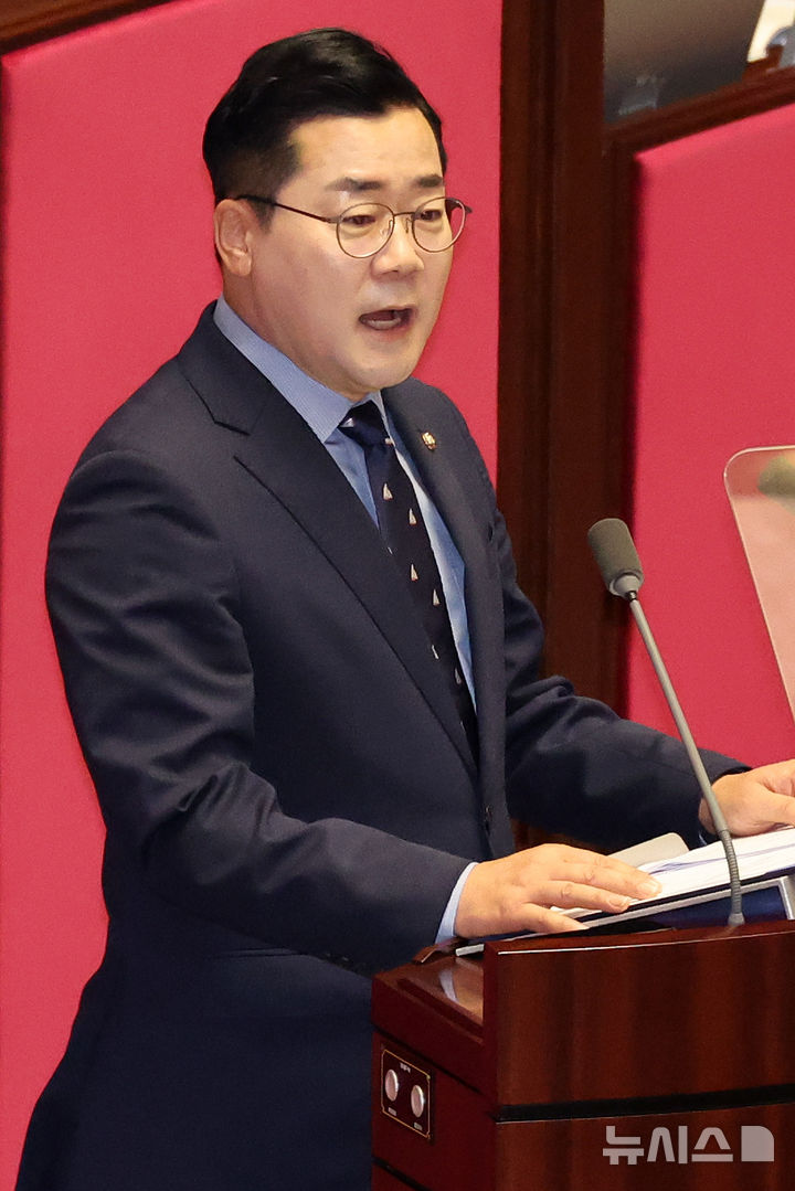 [서울=뉴시스] 조성우 기자 = 박찬대 더불어민주당 원내대표가 4일 오전 서울 여의도 국회에서 열린 제418회국회(정기회) 제2차 본회의에서 국정에 관한 교섭단체 대표연설을 하고 있다. 2024.09.04. xconfind@newsis.com