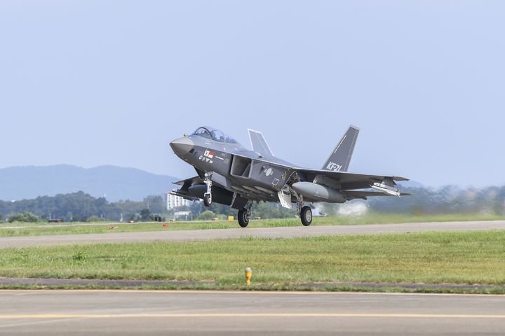 KF-21, 무사고 비행 '1000소티' 달성…2026년 전력화 순항