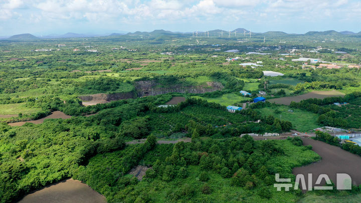 [서귀포=뉴시스] 우장호 기자 = 제주 서귀포시 성산읍 상공에서 제2공항 예정 부지를 바라본 모습. (사진=뉴시스DB) woo1223@newsis.com