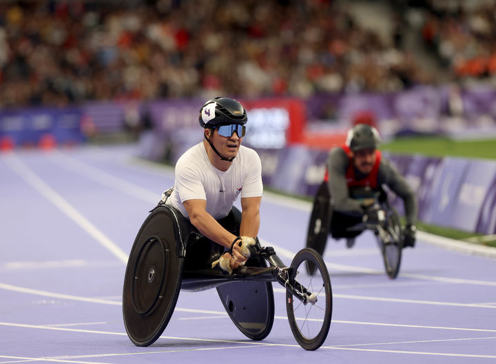 [서울=뉴시스] 2024 파리 패럴림픽 육상 남자 800m(스포츠등급 T53) 결선 경기를 마친 유병훈. (사진 = 대한장애인체육회 제공) *재판매 및 DB 금지