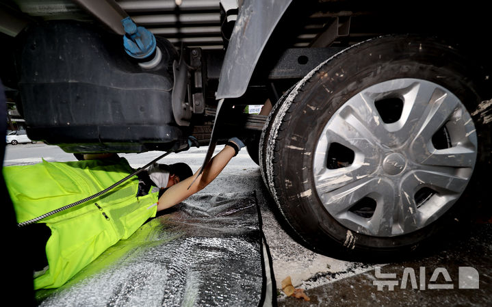 [안산=뉴시스]매연저감장치 무상점검.(사진=뉴시스DB.)photo@newsis.com