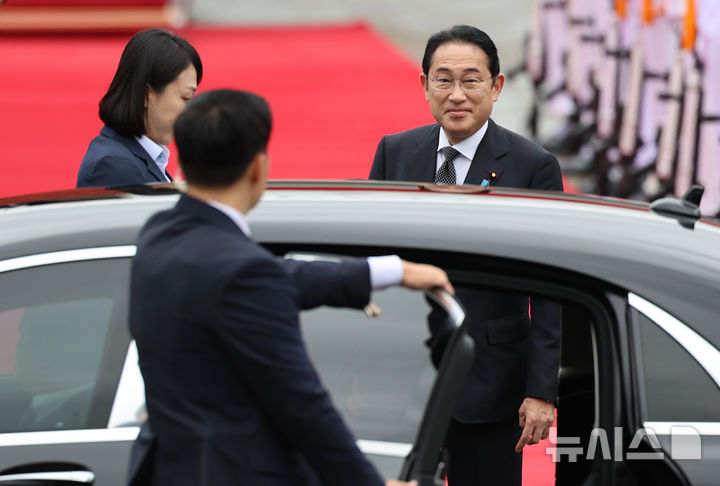 [성남=뉴시스] 김근수 기자 = 한일 정상회담을 위해 기시다 후미오 일본 총리가 6일 경기도 성남 서울공항을 통해 입국하고 있다. 2024.09.06. ks@newsis.com[성남=뉴시스] 김근수 기자 = 한일 정상회담을 위해 기시다 후미오 일본 총리가 6일 경기도 성남 서울공항을 통해 입국하고 있다. 2024.09.06. ks@newsis.com