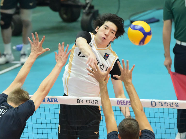 팀 KOVO 허수봉(현대캐피탈)이 8일 수원체육관에서 열린 2024 한국·이탈리아 남자배구 글로벌 슈퍼매치 베로 발리 몬차 경기에서 플레이하고 있다. (사진=KOVO 제공) *재판매 및 DB 금지