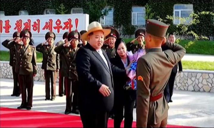 [서울=뉴시스] 북한 김정은 국무위원장이 6일 오진우명칭 포병종합군관학교를 시찰했다고 조선중앙TV가 8일 보도하고 있다. (사진=조선중앙TV 캡처) 2024.09.08. photo@newsis.com *재판매 및 DB 금지