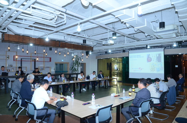 배달앱 수수료와 관련해 한국프랜차이즈협회 관계자들이모여 논의하고 있다.(사진=한국프랜차이즈협회 제공) *재판매 및 DB 금지