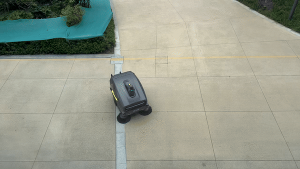 [항저우=뉴시스] 김민성 기자 = 알리바바 시시캠퍼스 C구역 내에서 청소 로봇이 작업을 하고 있는 모습. 2024.09.03. kms@newsis.com *재판매 및 DB 금지