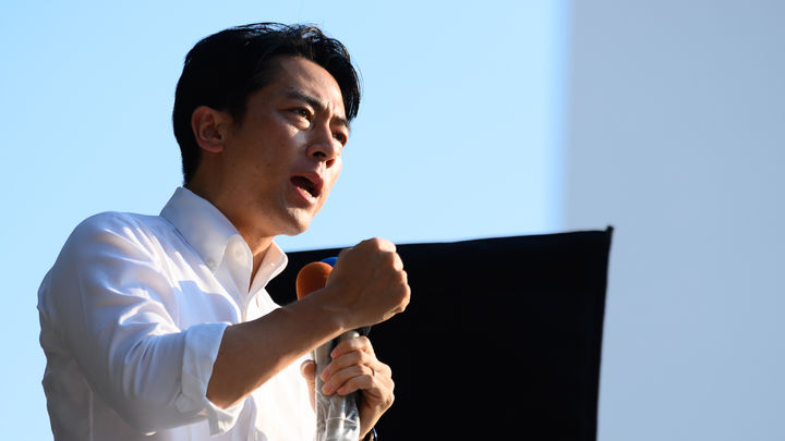 [서울=뉴시스]고이즈미 준이치로(小泉純一郎·82) 전 일본 총리가 차기 총리를 결정하는 집권 자민당 총재 선거에 자신의 차남인 고이즈미 신지로(小泉進次郎·43) 전 환경상(이하 신지로 전 환경상)이 출마하자 아직 이르다면서도 열심히 해야한다는 응원을 보낸 것으로 전해졌다. 사진은 신지로 전 환경상이 지난 8일 요코하마시 사쿠라기초역 앞에서 가두 연설하고 있는 모습. 사진은 신지로 전 환경상 공식 소셜미디어 엑스(X·구 트위터) 갈무리. 2024.09.12. <사진캡처=@shinjirokoiz> *DB 및 재판매 금지. 