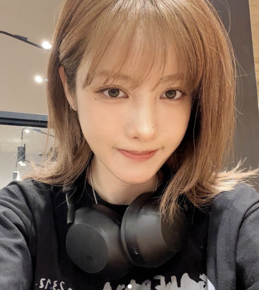 [서울=뉴시스] 유깻잎은 7일 자신의 사회관계망서비스(SNS)에 "중단발이 되어버려"라며 사진을 게재했다. (사진=인스타그램 갈무리) *재판매 및 DB 금지