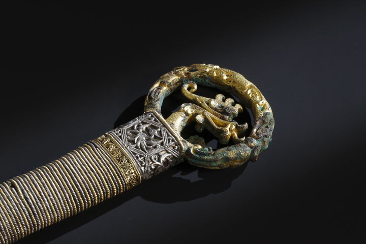 [서울=뉴시스] 용·봉황장식 고리자루큰칼 (사진=국립공주박물관 제공)2 024.09.09. photo@newsis.com *재판매 및 DB 금지