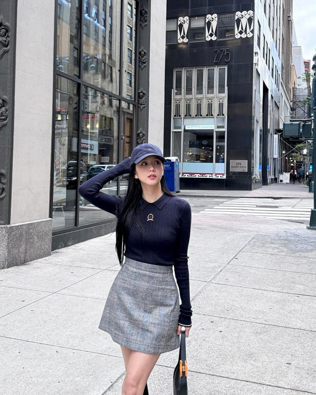 [서울=뉴시스] 9일 지수는 "Walking around New York city"라며 여러 장의 사진을 공개했다. (사진=인스타그램 갈무리) *재판매 및 DB 금지