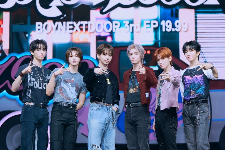 .[서울=뉴시스] 그룹 '보이넥스트도어(BOYNEXTDOOR)'가 9일 서울 용산구 블루스퀘어 마스터카드홀에서 세 번째 미니 앨범 '19.99' 발매 기념 쇼케이스를 열었다. (사진=KOZ 엔터테인먼트 제공) 2024.09.09 photo@newsis.com *재판매 및 DB 금지
