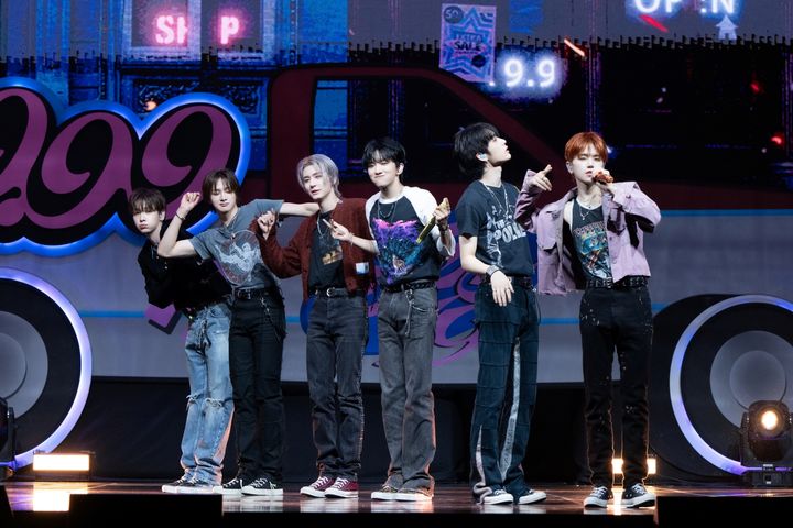 .[서울=뉴시스] 그룹 '보이넥스트도어(BOYNEXTDOOR)'가 9일 서울 용산구 블루스퀘어 마스터카드홀에서 세 번째 미니 앨범 '19.99' 발매 기념 쇼케이스를 열었다. (사진=KOZ 엔터테인먼트 제공) 2024.09.09 photo@newsis.com *재판매 및 DB 금지