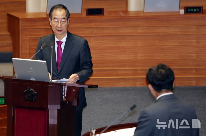 [서울=뉴시스] 조성봉 기자 = 한덕수 국무총리가 9일 오후 서울 여의도 국회에서 열린 제418회국회(정기회) 제4차 본회의 대정부질문(정치)에서 권성동 국민의힘 의원의 질의에 답변하고 있다. 2024.09.09. suncho21@newsis.com