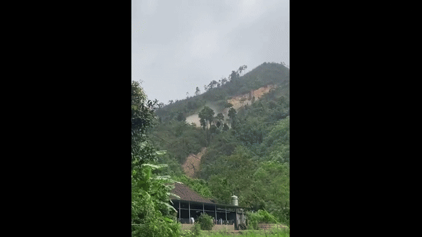 [서울=뉴시스] 베트남에서 태풍 '야기'의 영향으로 산사태가 발생해 주택 4채가 매몰되고 2명이 실종됐다. (사진=vtv) *재판매 및 DB 금지