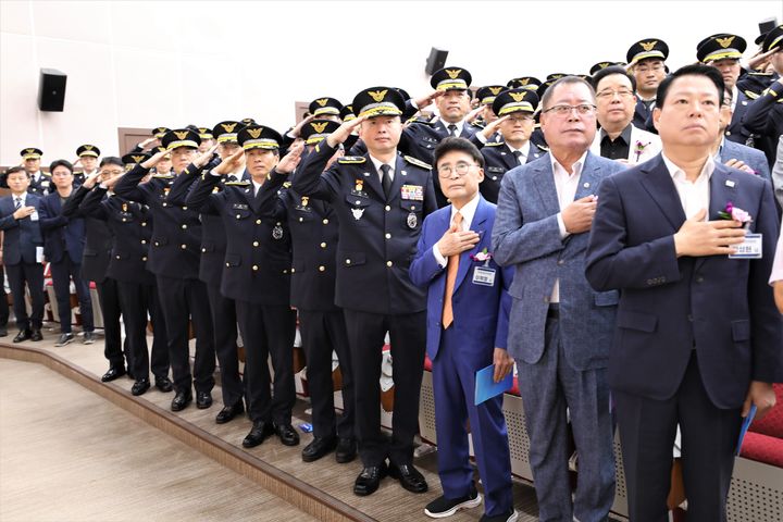 [목포=뉴시스]서해해경청에서 열린 '71주년 해양경찰의 날' 기념식. (사진=서해해경청 제공) 2024.09.10. photo@newsis.com *재판매 및 DB 금지