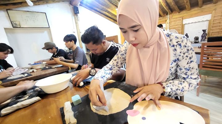 [대구=뉴시스] 대구외국인근로자지원센터에서 체험행사를 하고 있는 외국인근로자. 뉴시스DB. 2026.02.18. photo@newsis.com *재판매 및 DB 금지